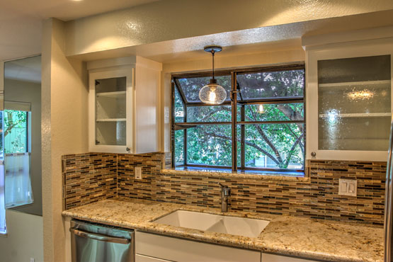 kitchen-bay.jpg